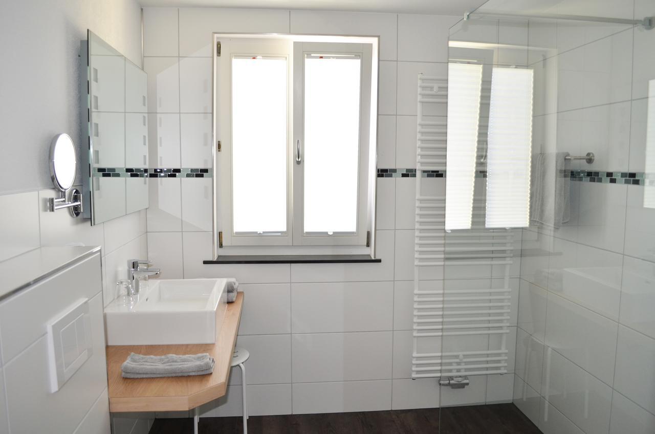 Landhotel Schwarzer Adler Tiefenbronn エクステリア 写真